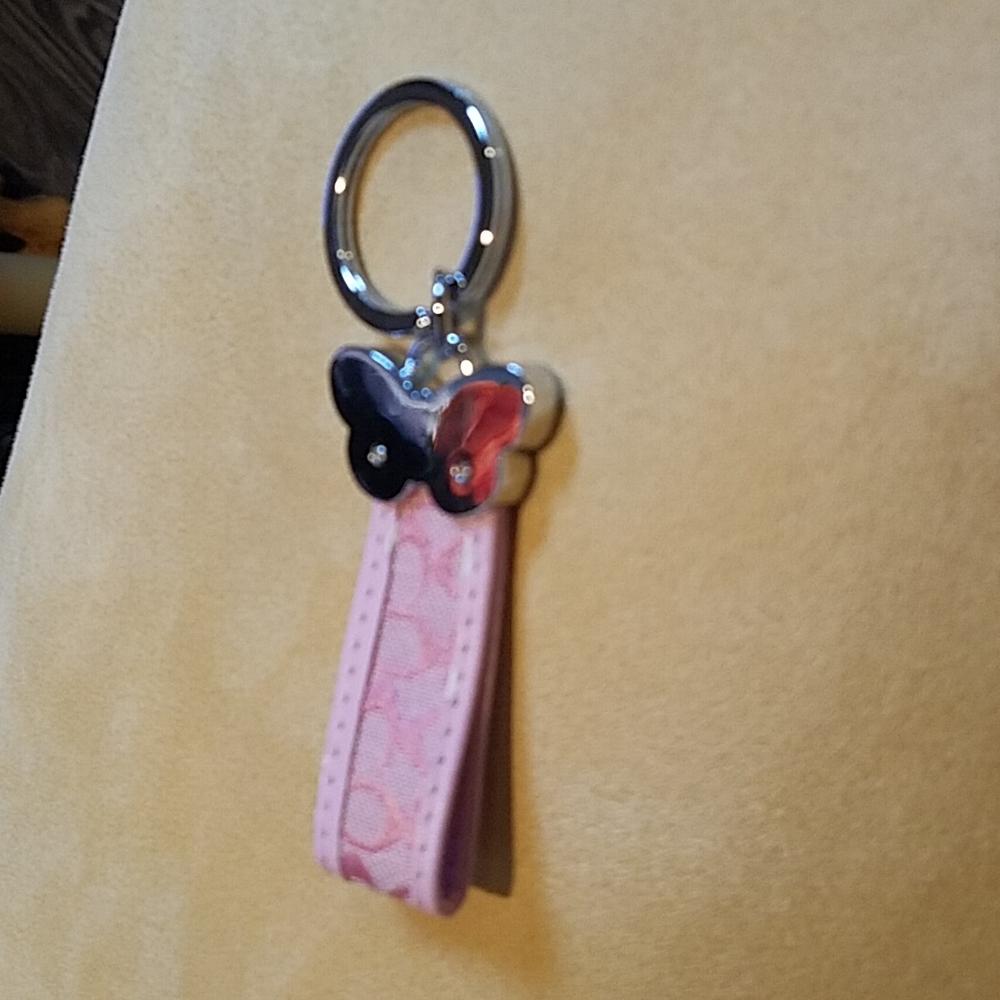 Coach classic key ring. Pink and silver. Copy. - Picture 3 of 3